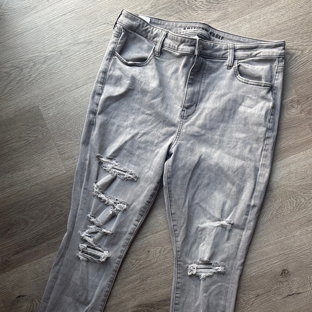 American Eagle Distressed Grey Women's Jeans